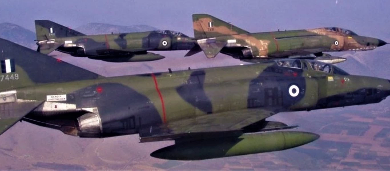 Όταν τα F-4E Phantom της ΠΑ «έσπασαν» το φράγμα του ήχου πάνω από τα τζαμιά της Σμύρνης (φωτό)